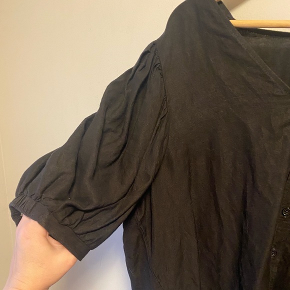 Express | Linen blend button up top with puff sleeves - Picture 3 of 9